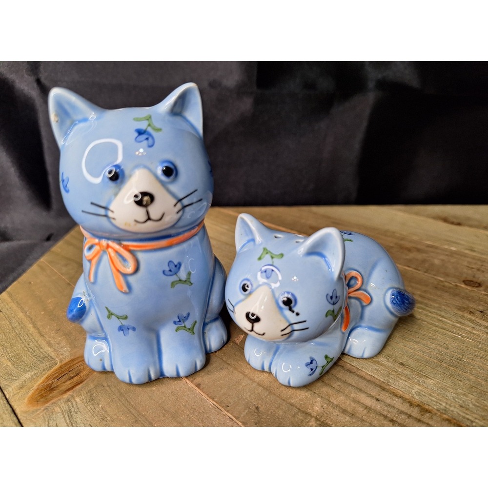 Vintage Otagiri Blue Floral Cat Salt & Pepper Shakers Japan Ceramic Figurines